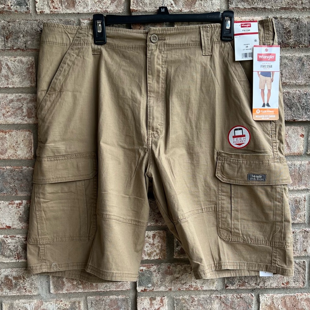 🍒💣 Wrangler cargo shorts